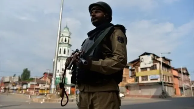 श्रीनगर में कर्फ्यू