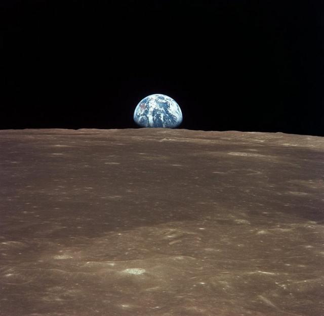 زمین بالاتر از افق ماه است