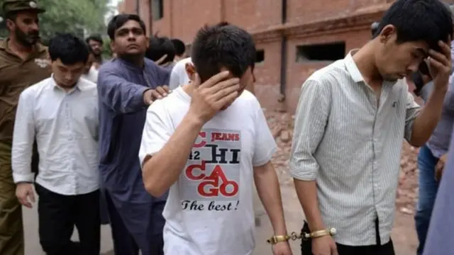 ਦੋ ਦਰਜਨ ਤੋਂ ਵਧੇਰੇ ਚੀਨੀਆਂ ਅਤੇ ਪਾਕਿਸਤਾਨੀ ਵਿਚੋਲਿਆਂ ਨੂੰ ਫਰਜ਼ੀ ਵਿਆਹਾਂ ਦੇ ਇਲਜ਼ਾਮਾਂ ਤਹਿਤ ਗ੍ਰਿਫ਼ਤਾਰ ਕੀਤਾ ਗਿਆ।