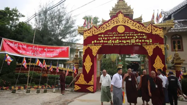 ဇွန်လ ၁၆ ရက်နေ့ နဲ့ ၁၇ ရက်နေ့ မှာအဲဒီအဖွဲ့ က ရန်ကုန်မြို့မှာ မဘသ အမည်ပြောင်း အဖွဲ့က နှစ်ပတ်လည်ညီလာခံ ကျင်းပခဲ့ပါတယ်။