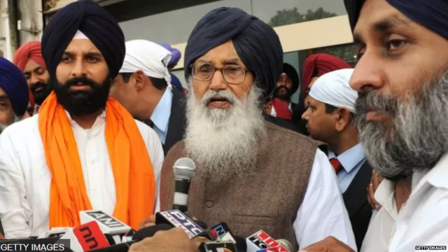 ਬਿਕਰਮ ਮਜੀਠੀਆ, ਪ੍ਰਕਾਸ਼ ਸਿੰਘ ਬਾਦਲ ਅਤੇ ਸੁਖਬੀਰ ਬਾਦਲ