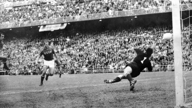 دیدار فینال بین اسپانیا و شوروی در ورزشگاه سانتیاگو برنابئو