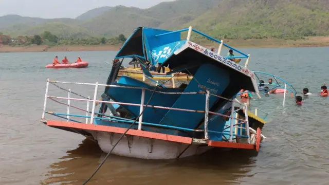 ప్రమాదానికి గురైన బోటు