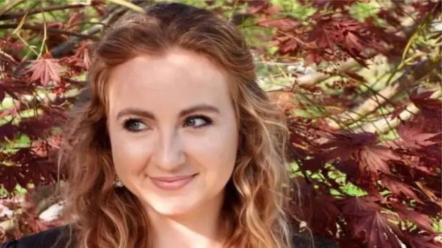 قدمت جيسي ديب أكثر من 200 طلب للحصول على وظيفة في مجال التسويق عبر منصات التواصل الاجتماعي وكتابة الإعلانات والاتصالات، لكن محاولاتها باءت بالفشل