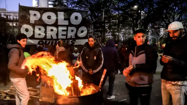 Argentinos fazem protesto