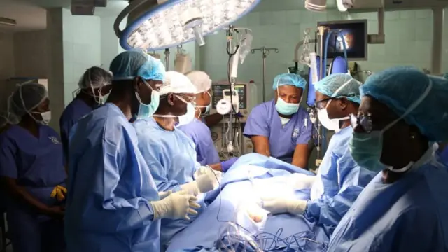 Dey lead surgeon say e dey very proud of di team