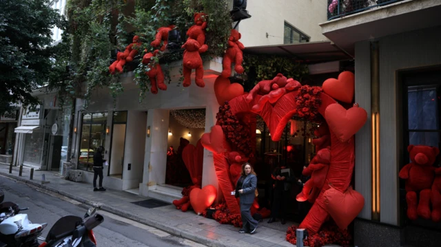 هتلی در آتن که محل اقامت دانا ادن بود