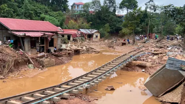 ရေကြီးပြီးနောက် မြင်တွေ့ရတဲ့ ကလော-မြင်းဒိုက် မီးရထားလမ်းပိုင်း