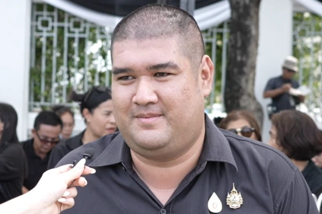 นายศุภนัฐ ฉัตรณรงค์ชัย เจ้าธุรกิจส่วนตัว จาก จ. นนทบุรี เปรียบสมเด็จพระนางเจ้าสิริกิติ์ฯ ว่าเสมือนกับทรงเป็น "สมมติเทพ" ต่อปวงนชาวไทย