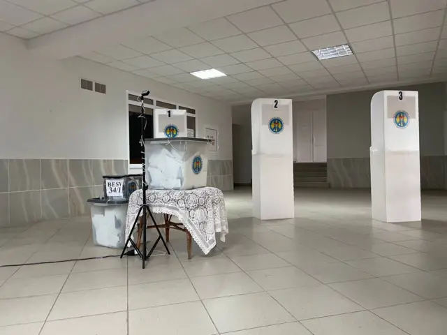 Теленешты, урны для голосования