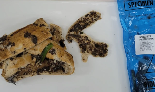 বিষাক্ত ডেথ ক্যাপ মাশরুমের আলামত।
