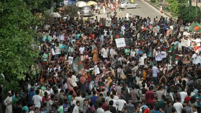 Position of students in Bangla blockade program in Shahbagh