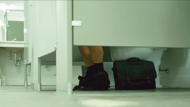 மனிதக் கழிவு சில நேரங்களில் கழிவறை நீரில் மிதப்பது குறித்த ஆய்வு