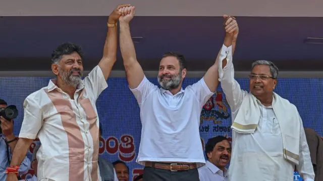 कांग्रेस नेता राहुल गांधी के साथ डीके शिवकुमार और सिद्धारमैया