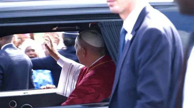 Pope Leo XIV dịka ọ na-ekele ndị mba Kamerunu pụtara inabata ya