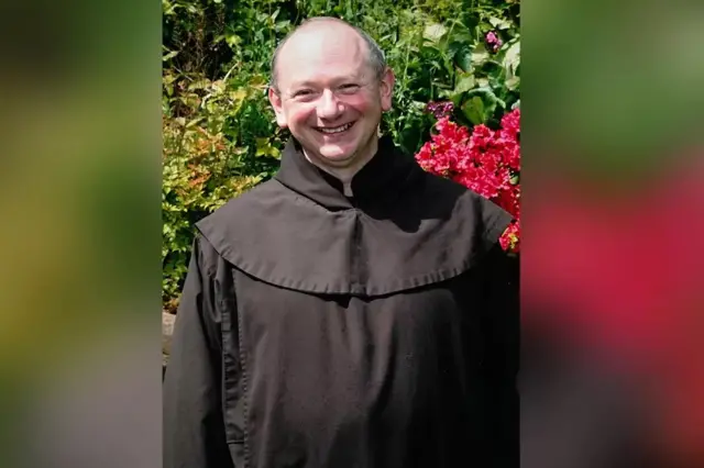 Robert a grandi en Pologne mais a servi comme moine à Oxford.