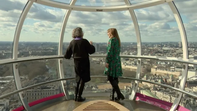 Джулия Барфилд и корреспондент Би-би-си на London Eye