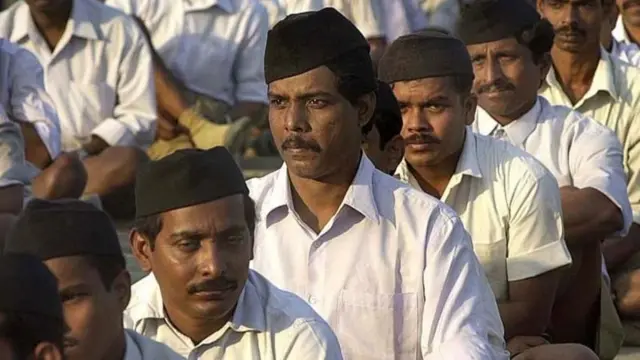 मुख्यमंत्री शिवराज सिंह चौहान यांनी 2006 मध्ये सरकारी कर्मचाऱ्यांना आरएसएस-संबंधित कार्यक्रमांमध्ये सहभागी होण्याची परवानगी दिली होती. (फाइल फोटो)