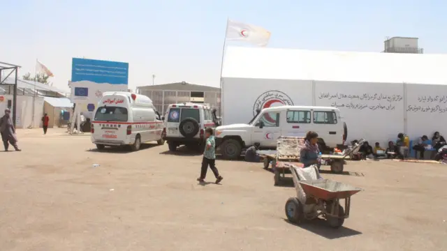 در این اردوگاه روزانه تا ۳۰ هزار وعده غذای گرم برای مهاجران بازگشته به وطن تهیه می شود