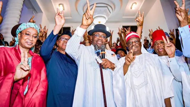 Foto onyeisi NDC Seriake Dickson na ọtụtụ ndị otu NDC oge a nabatara Peter Obi na Rabiu Kwankwaso na pati NDC n'ụbọchị Sọnde 3 Mee 2026