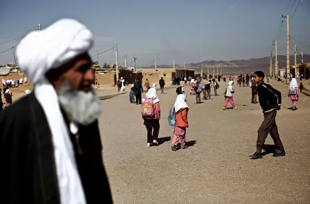 افغان‌ها در اردوگاه در نزدیکی شهر ساوه ایران