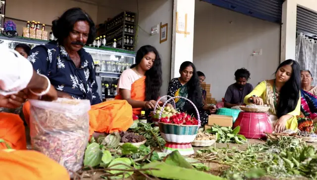 శీకాయ, ఆరేట, ఆమ్లా సహా వందరకాలతో తయారయ్యే నూనె