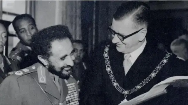 Xayle Salaase iyo maayarkii Bath