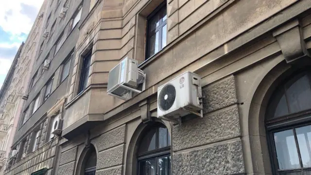 клима уређај на згради