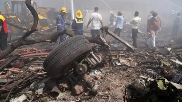 విమాన శకలాలు