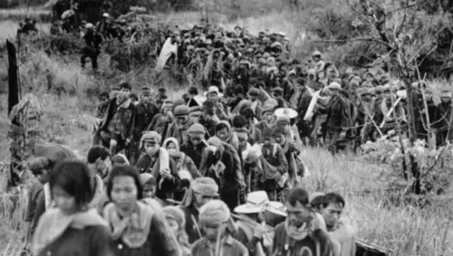 Nchini Kambodia, inaaminika kuwa kuna njia ambazo hewa hutumia kuingia mwilini, na ikiwa hizi zimezibwa, kiwango cha hewa hii mwilini kinaweza kuongezeka, na kusababisha mtu kudhoofu kiungo cha mwili au hata kufa