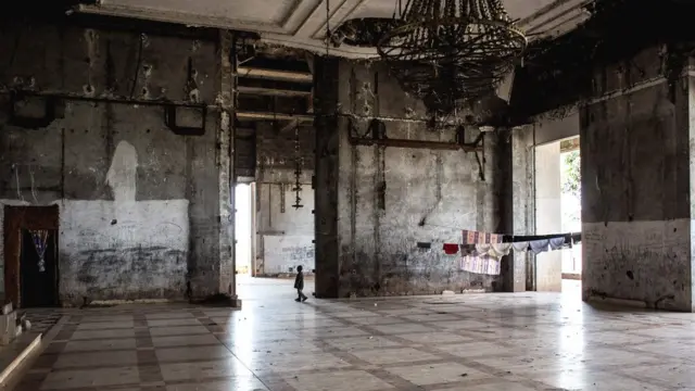 Daa'imni tokko wayita masaraa dulloome hoogganaa duraanii Zaayer, biyya wayita ammaa Rippabliika Deemokraatawaa Koongoo jedhamtu - Mobuutuu Sesee Seekoo keessa wayita deemtu.