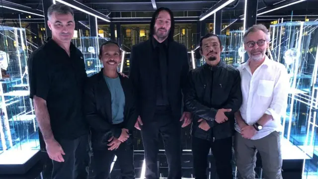 Keanu Reeves (tengah) bersama Yayan Ruhian dan Cecep Arif Rahman.