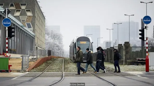 पब्लिक ट्रांसपोर्ट