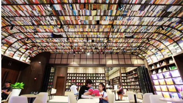 লাইব্রেরি।