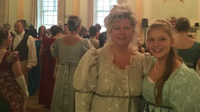 Kristina Tanasichuk y su hija Kalyna White