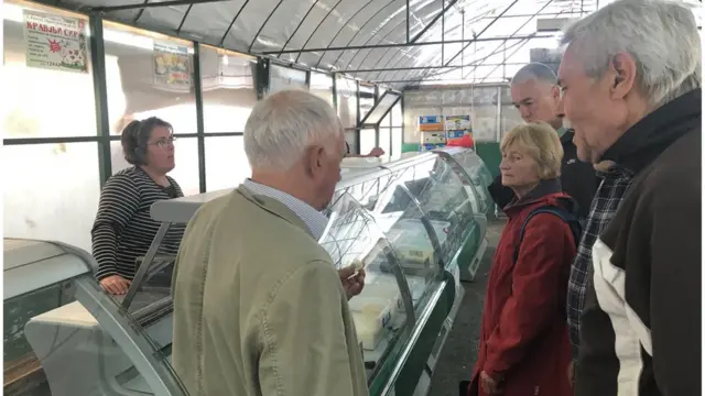 Marija Tošić iz sela Krupac na pirotskoj pijaci mlečnih proizvoda