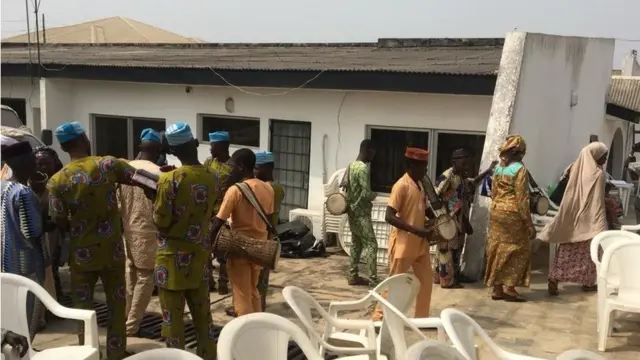 Awon olnilu ati elere ń gbaradi