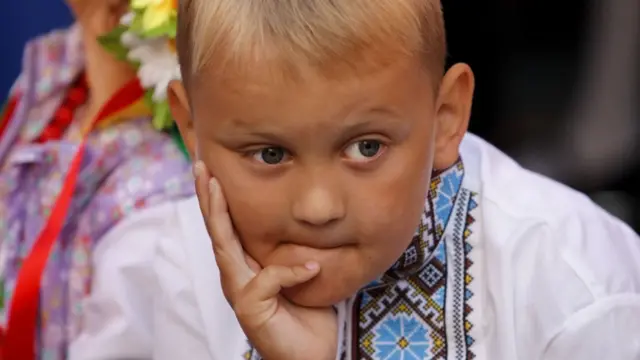 учень, вишиванка