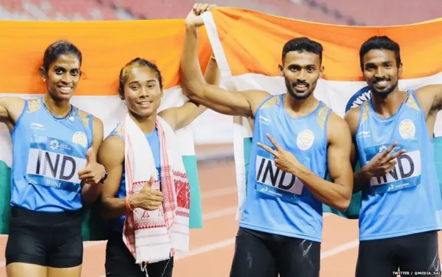 2018च्या एशियन गेम्समध्ये हिमा दास आणि मिक्स्ड रिले प्रकारातील तिची टीम