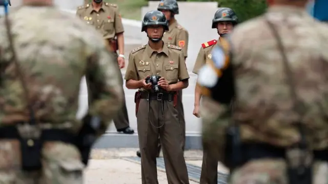 oficiais da Coreia do Norte