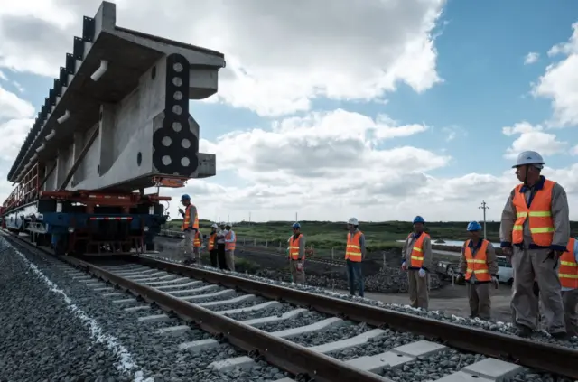 Para pekerja Cina dalam proyek di Kenya.