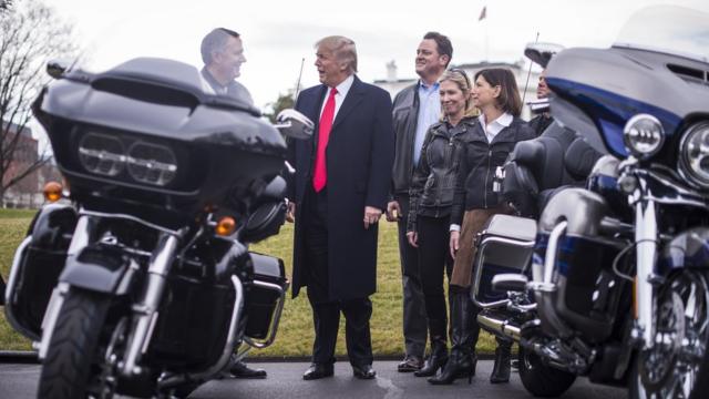 特朗普也曾大赞哈雷是一家"伟大的美国公司"，称赞哈雷坚持在美国制造摩托车，是"美国的标志"。