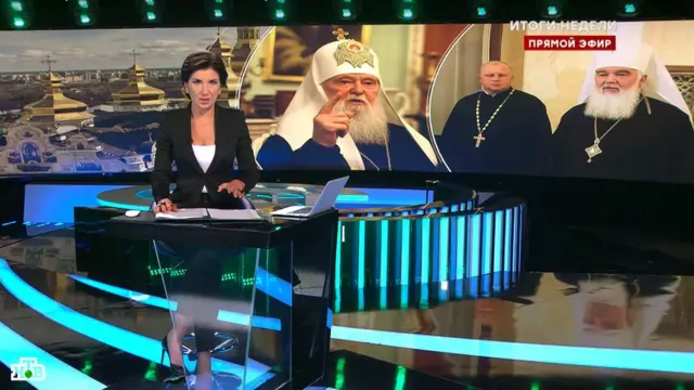 Ведущая НТВ в студии