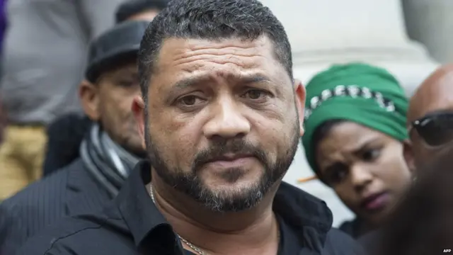 Morne Nurse, el padre biológico de Zephany Nurse, frente al tribunal en Ciudad del Cabo.