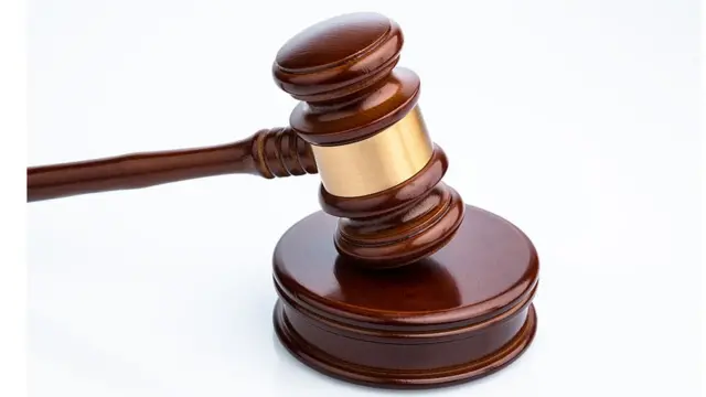আদালতের হাতুড়ি