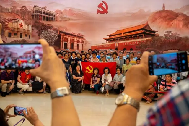 حزب کمونیست می‌گوید "رویکردی مردم" محور دارد