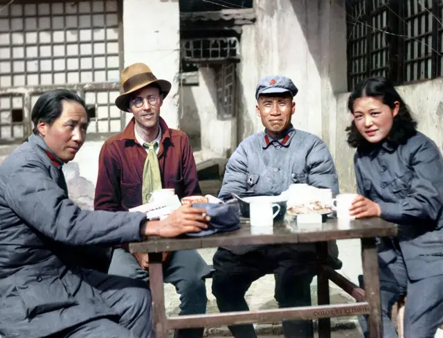 Maozedong 2: 毛泽东,美国合众社驻天津记者厄尔利夫,朱德,女翻译吴光伟于延安,1937年3月