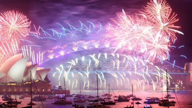 Fuegos artificiales en Sídney, Australia.