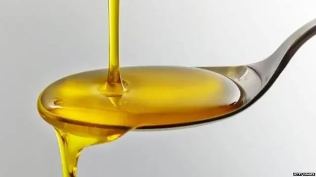 ਕਿਹਾ ਜਾਂਦਾ ਹੈ ਕਿ ਹਾਲੀਵੁੱਡ ਦੀ ਮਸ਼ਹੂਰ ਅਦਾਕਾਰਾ ਐਂਜੇਲੀਨਾ ਜੋਲੀ ਸਵੇਰ ਦੇ ਨਾਸ਼ਤੇ ਵਿੱਚ ਨਾਰੀਅਲ ਤੇਲ ਦਾ ਸੇਵਨ ਕਰਦੀ ਹੈ