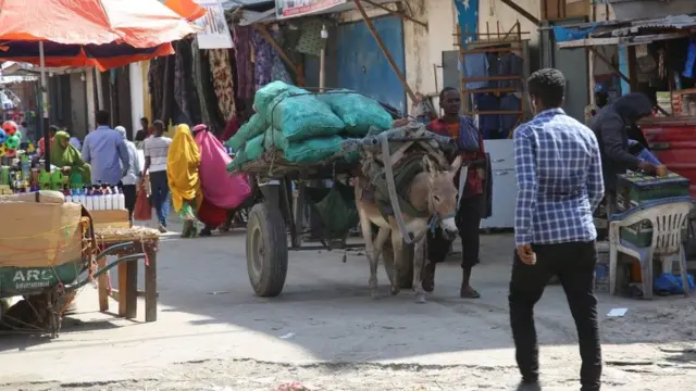 Soomaaliya inta badan dadka ma aysan xiraneyn afka iyo sanka iyadoo nolosha ay caadi iska aheyd